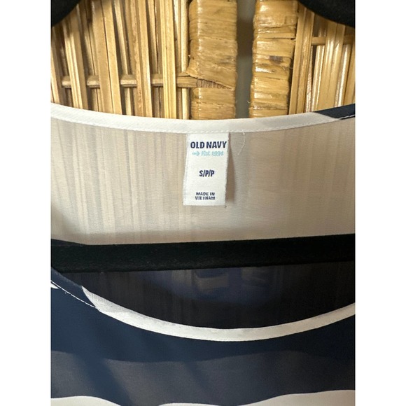 Old Navy Top Women’s‎ Small - Picture 2 of 6